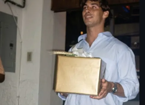 Jeferson entregando uma das primeiras premiações